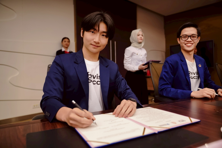 SPU ขับเคลื่อน AI for Education ผนึกกำลังเยาวชนนวัตกร Revision Success และ สพม.2 นำร่องใช้งานจริงใน 3 โรงเรียนมัธยมศึกษาต้นแบบ