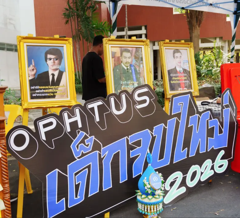 แบรนด์แว่นสุดปั่น "ออปตัส" สนับสนุนงานรับปริญญา ชวนตั้งคำถามเรื่องค่าครองชีพเด็กจบใหม่