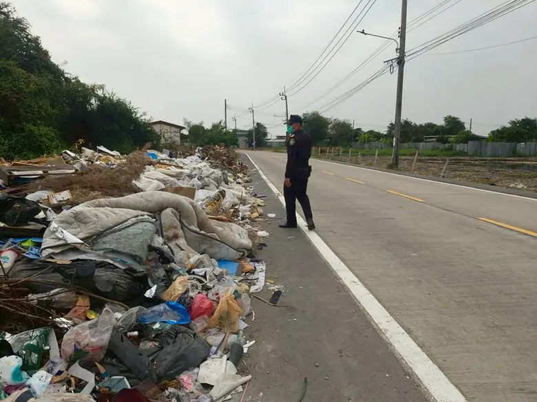 เขตทุ่งครุเดินหน้ากวดขันห้ามลักลอบทิ้ง - เผาขยะ หากพบผู้กระทำผิดดำเนินคดีตามกฎหมาย