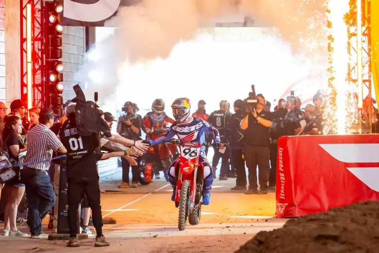 "ฮอนด้า" ทะยานอันดับ 1 แชมป์เปี้ยนชิพ "ฮันเตอร์ ลอว์เรนซ์" บิด CRF450R เก็บโพเดียมต่อเนื่องศึก AMA SX 2026 สนามที่ 5