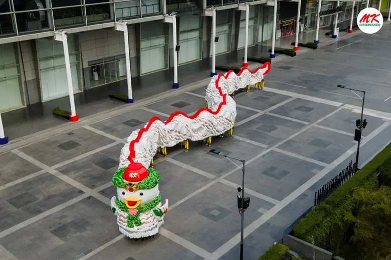 สมศักดิ์ศรีเจ้าตลาด MK 'เชิดเป็ดมหามงคล' เล่นใหญ่ฉลองตรุษจีน