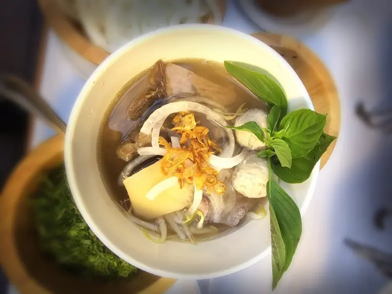 Experience the 28th "Raan Dung Ross Ded: RDRD Street Food Buffet Under the Stars @Poolside" of Shangri-La Bangkok