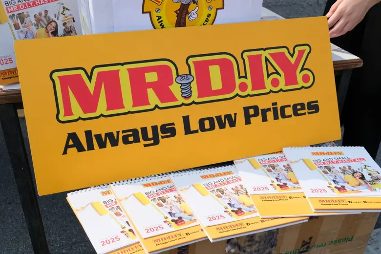 MR. D.I.Y. Donates Used Calendars to Support Education for the Visually Impaired for the Fourth Year