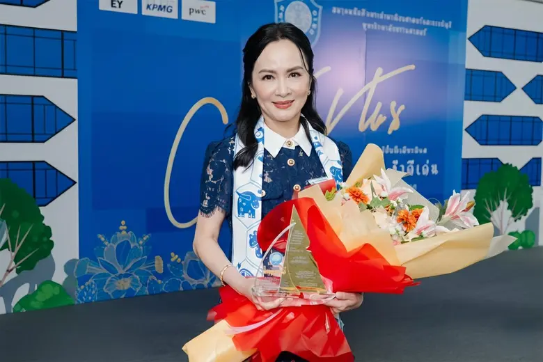 "โสภา กาญจนรินทร์" CEO ฟอลคอนประกันภัย คว้ารางวัล "TBSA Awards 2568" ตอกย้ำบทบาทผู้นำองค์กรสู่การเติบโต ควบคู่ความรับผิดชอบต่อสังคมอย่างยั่งยืน