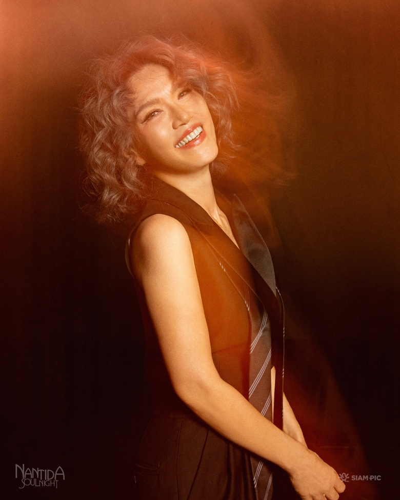 สิ้นสุดการรอคอย! ดีว่าระดับตำนานคัมแบ็ก "ตู่ นันทิดา" คืนเวทีพร้อมความคิดถึงเต็มหัวใจ ในค่ำคืนสุดพิเศษ "คอนเสิร์ตนั่งใกล้ NANTIDA SOUL NIGHT"