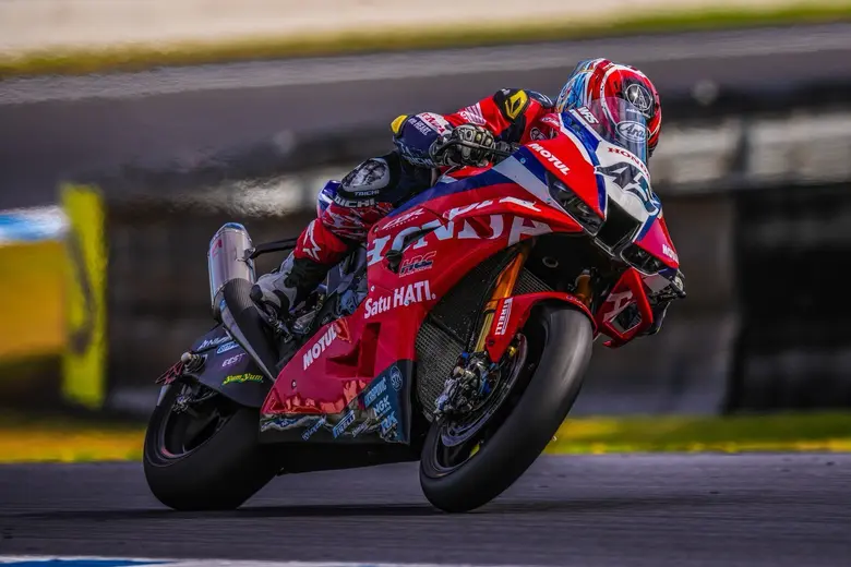 "นากาชิม่า" บิดรถแข่ง Honda CBR1000RR-R ประเดิมคว้าแต้ม 2 เรซสนามแรกที่ ออสเตรเลีย
