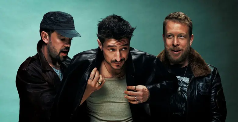 Mumford &amp; Sons ชวน Gracie Abrams, Hozier, Gigi Perez, Chris Stapleton และ Aaron Dessner ร่วมงานในอัลบั้มใหม่ Prizefighter กลับมาอย่างยิ่งใหญ่ ถูกใจแฟนเพลงโฟล์กร็อกทั่วโลก