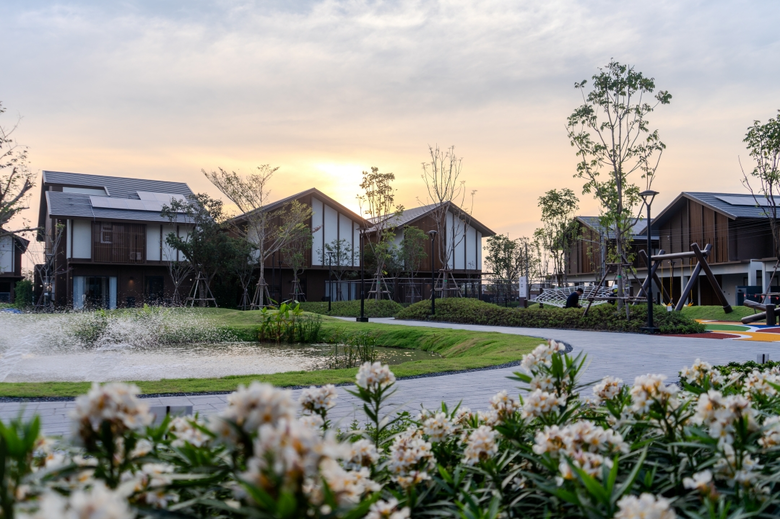 ดี-แลนด์ กรุ๊ป เปิดตัว "ESSENTIA RAMA 2" บ้านเดี่ยวพรีเมียม มูลค่ากว่า 2 พันล้านบาท ชูแนวคิด "The Essence of Life" ตอบโจทย์ผู้อยู่อาศัย ขับเคลื่อน "Holistic Wellbeing"