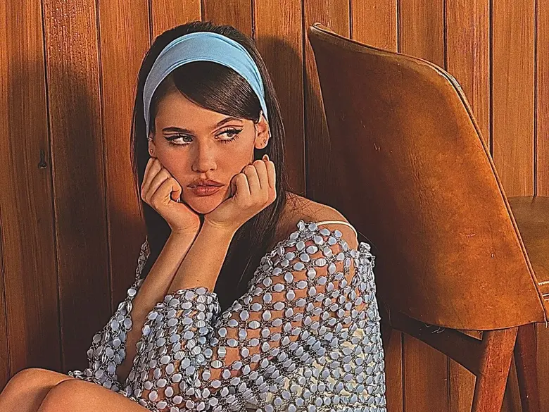 SIENNA SPIRO ส่งเพลงใหม่ "The Visitor" กระแทกอารมณ์ ตัวแทนเหล่าตัวสำรองของความรักเตรียมครองตำแหน่งเจ้าแม่เพลงเศร้า Gen Z คนใหม่ ที่ทุกคนหลงรัก