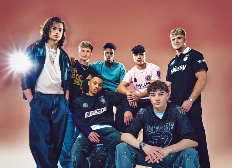 December 10 บอยแบนด์ดาวรุ่งมาแรงจากอังกฤษ ส่งเพลงใหม่ฟังสบาย "Angel" เตรียมหูเคลือบทองฟังเสียงร้องสด ๆ ที่ลานหน้า AIS SIAM สยามสแควร์ 28 มีนาคมนี้