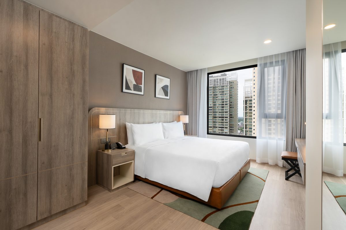 Stay with more space and start your day with complimentary breakfast at Staybridge Suites Bangkok Sukhumvit