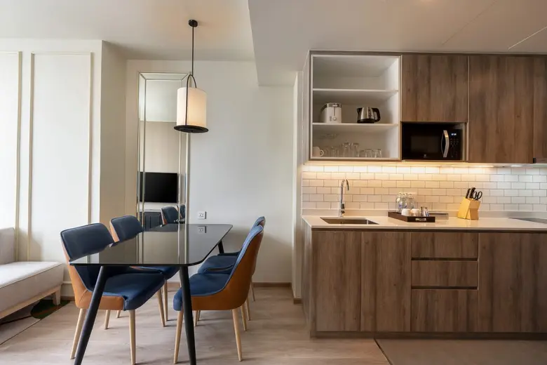 สัมผัสพื้นที่การพักผ่อนด้วยพื้นที่ที่มากกว่า กับห้อง Two Bedroom Suite ที่สเตย์บริดจ์ สวีท แบงค็อก สุขุมวิท