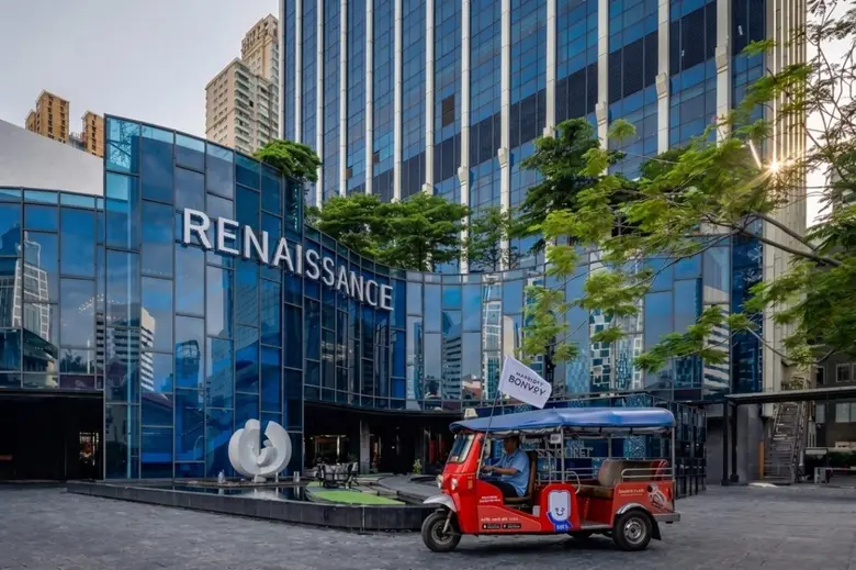 Dive Into the Unexpected: Renaissance Bangkok Ratchaprasong Hotel Unveils A Stylish Thai New Year Escape