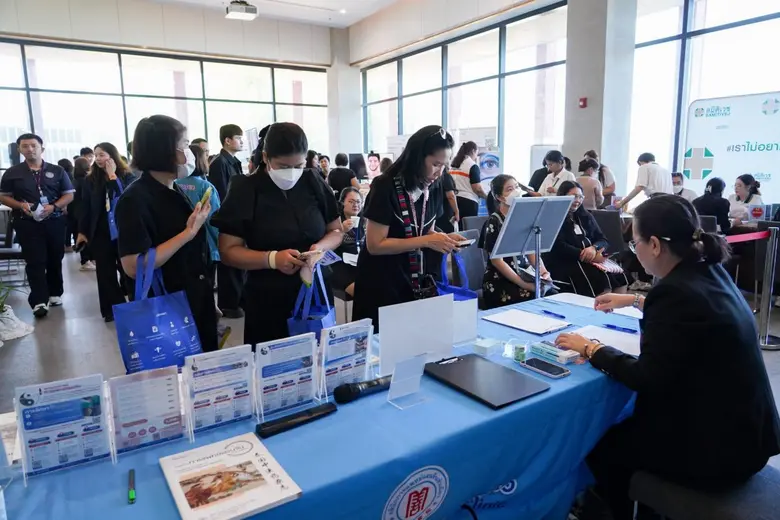 คลินิกการแพทย์แผนจีนหัวเฉียว ร่วม "มหกรรมส่งเสริมสุขภาพ" ณ รัฐสภา