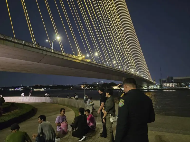 เขตบางพลัดกวดขันความเป็นระเบียบเรียบร้อยใต้สะพานพระราม 8 กำชับห้ามนำเครื่องดื่มแอลกอฮอล์เข้ามาในพื้นที่