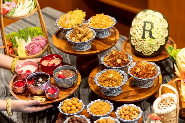 โรงแรมส์เรเนซองส์ กรุงเทพฯ ราชประสงค์ พลิกโฉมตำนาน "ข้าวแช่" ชูแนวคิดความยั่งยืนด้วย "ข้าว 4 สายพันธุ์จาก 4 ภาค" พร้อมเสิร์ฟในไลน์บุฟเฟต์นานาชาติตลอดเมษายนนี้