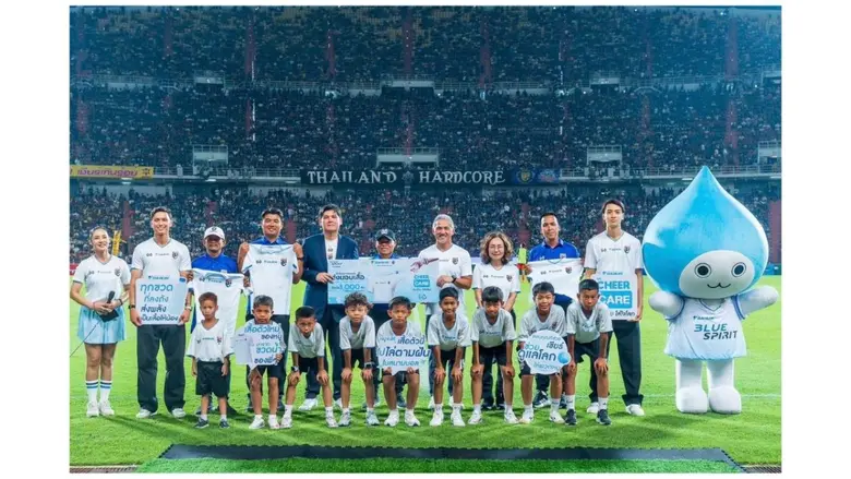 ไดกิ้นสรุปแคมเปญ "We Cheer We Care เชียร์ไทย ใส่ใจโลก" รวมพลังแฟนบอลไทย เก็บขวดรีไซเคิลกว่า 66,465 ขวด ส่งต่อแรงบันดาลใจสู่เยาวชนทั่วประเทศ