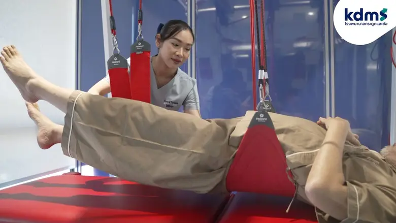 โรงพยาบาลกระดูกและข้อ kdms ส่งต่อความห่วงใยให้ทุกครอบครัว ด้วยโปรแกรม "Senior Fitness Test" ฟรี! เช็กฟิต 6 ดัชนีชี้วัดความเสี่ยง ร่างกาย กุญแจสำคัญของอิสระในการใช้ชีวิต