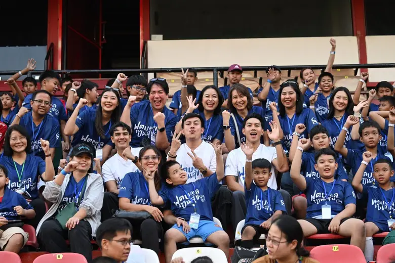 'ลีซอ' ร่วมส่งต่อความสุข ฝึกทักษะลูกหนัง พร้อมพาน้องเชียร์บอล ส่งท้ายโครงการ 'ฟุตบอลปันสุขฯ ซีซัน 2 ' จัดโดย BEM และ กทพ.