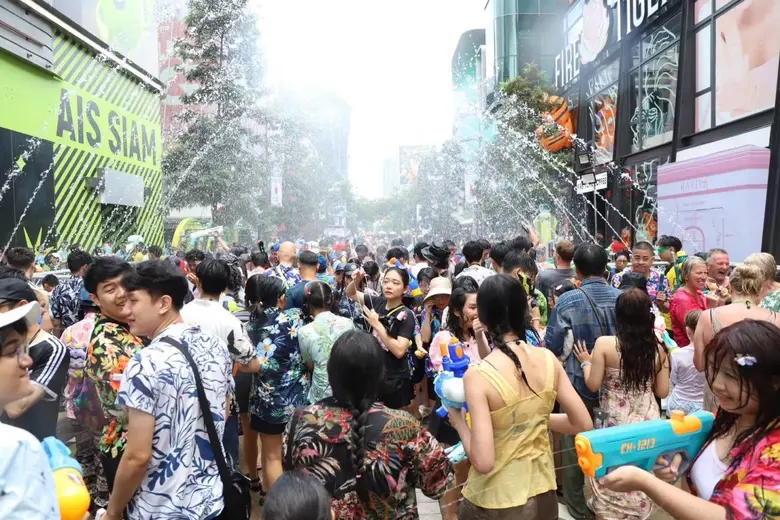 PMCU จับมือ MuvMi จัดรถรับ-ส่งฟรี ให้เล่นน้ำสงกรานต์ เที่ยวสนุกได้ทั้งย่าน