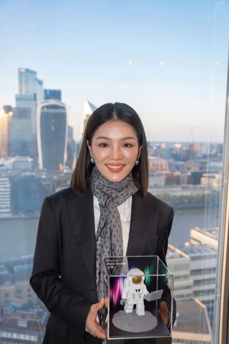 Liberator ขึ้นแท่นโบรกเกอร์อันดับ 1 เอเชียจาก TradingView 'มาดามเดียร์' นำทีมคว้า Best Stock Broker in Asia 2025