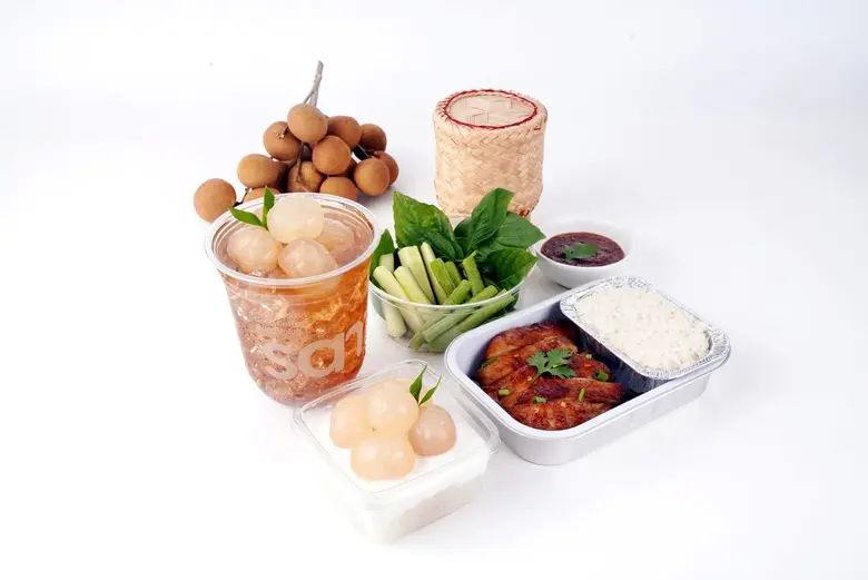 พร้อมเสิร์ฟบนเครื่องแอร์เอเชีย ! เมนูใหม่..น้ำตกไก่ย่างซอสลำไย ชาลำไยสด ข้าวเหนียวเปียกลำไย หวานฉ่ำรับซัมเมอร์ คัดสรรจากสวนเกษตรกรไทย