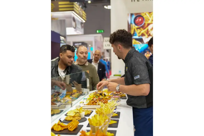 ธุรกิจฟู้ดเซอร์วิสไทยโตแกร่งกว่าทั่วโลก ชูสตรีทฟู๊ดขึ้นแท่นผู้นำมูลค่าตลาดไทย ส่งสัญญาณปรับเปลี่ยนแหล่งวัตถุดิบด้วยกลไกใหม่ หลังตลาดโลกเริ่มทรงตัว