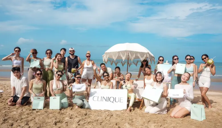 Clinique ยกระดับประสบการณ์สกินแคร์สู่ Wellness Lifestyle ผ่านกิจกรรม "The Ocean Rituals Yoga on The Beach" ผสานการดูแลผิว สุขภาพ และไลฟ์สไตล์เข้าไว้ด้วยกัน