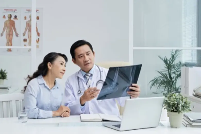สัญญาณอันตราย! 5 อาการที่ต้องรีบพบหมอกระดูกและข้อด่วน