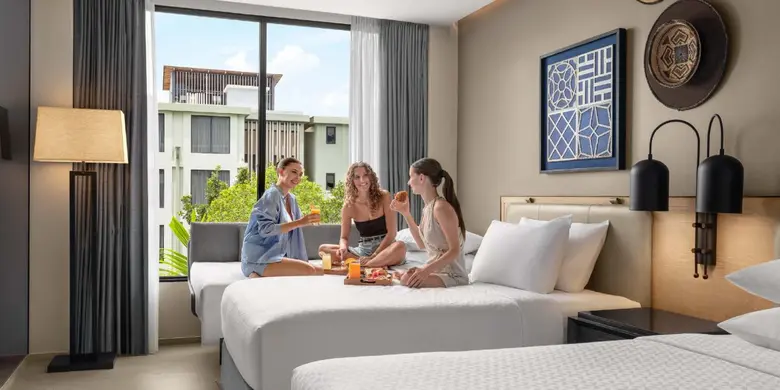 โรงแรมโฟร์พอยท์ส บาย เชอราตัน ภูเก็ต ป่าตอง บีช รีสอร์ท เปิดตัวห้องพัก Superior Triple Room ตอบรับความต้องการที่เพิ่มขึ้นของนักเดินทางกลุ่มเพื่อนและครอบครัว