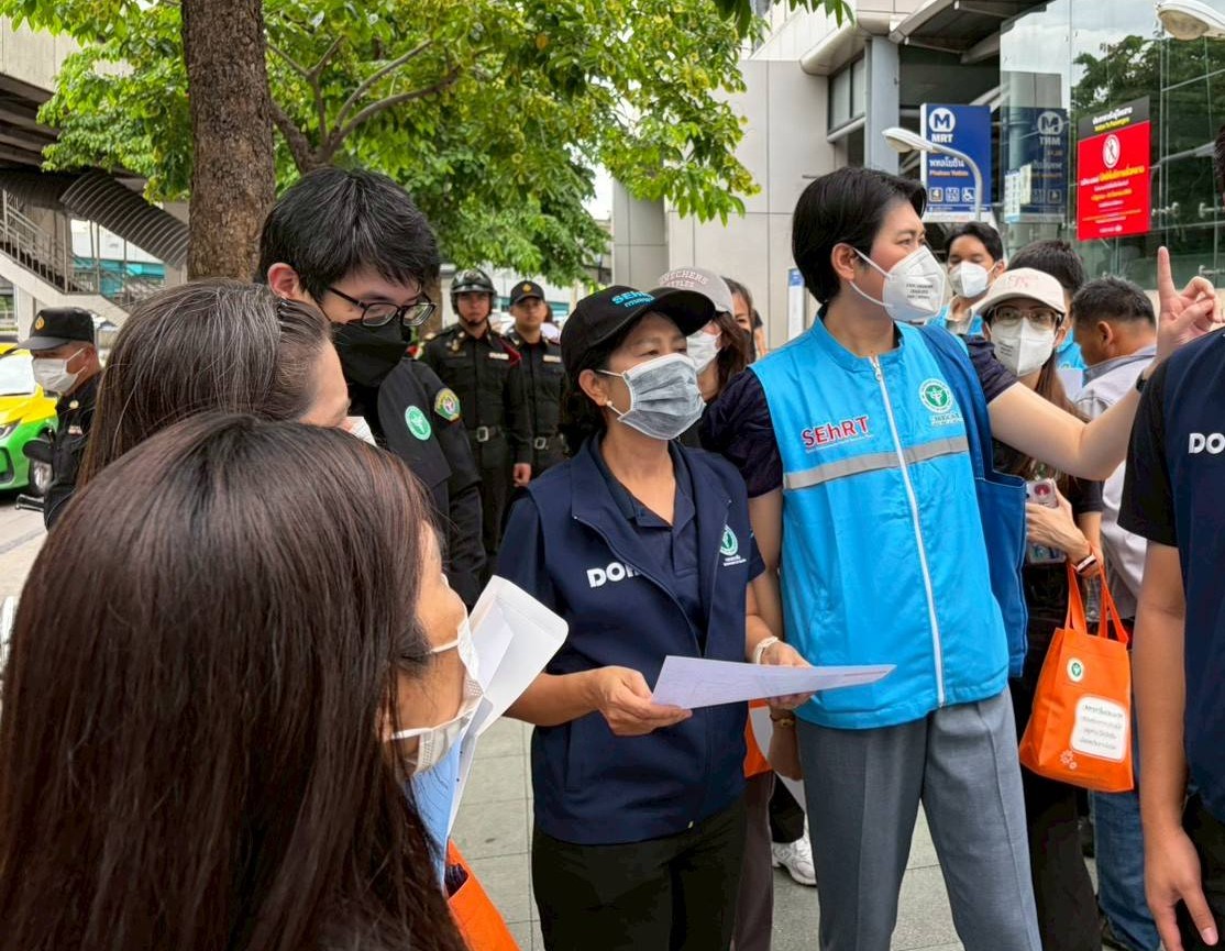 กรมอนามัย ห่วงใยประชาชน ส่งทีม SEhRT ลงพื้นที่เหตุเพลิงไหม้ร้านอาหาร โรงเบียร์ ย่านลาดพร้าว แนะป้องกันผลกระทบจากควันพิษ