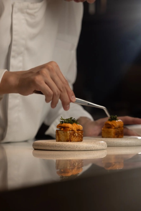 A Food Lover's Guide to Bangkok Riverside Dining: Hidden Gems & Culinary Icons