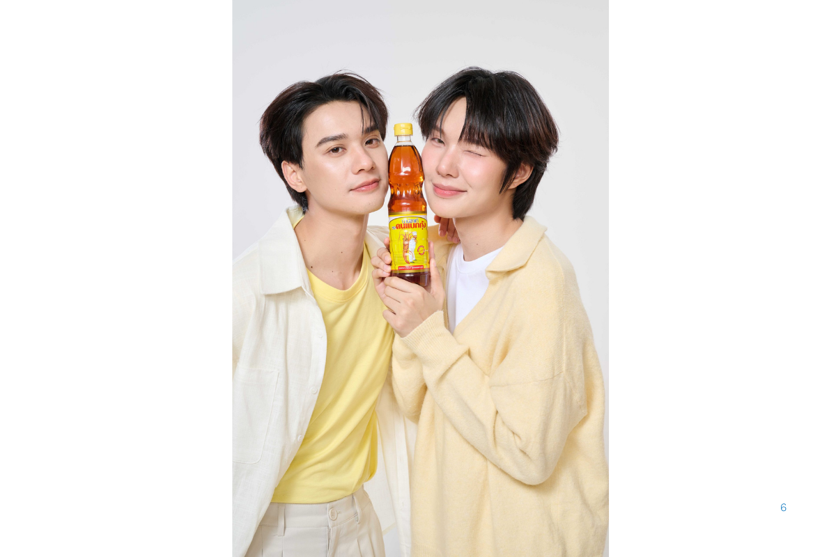 "คนแบกกุ้ง" เปิดตัว "เก่ง-น้ำปิง" Friend of Brand ครั้งแรกของแบรนด์ ส่งต่อภาพลักษณ์แบรนด์น้ำปลาไทยสู่คนรุ่นใหม่ ภายใต้แคมเปญ "รสชาติที่แบกทุกโมเมนต์"