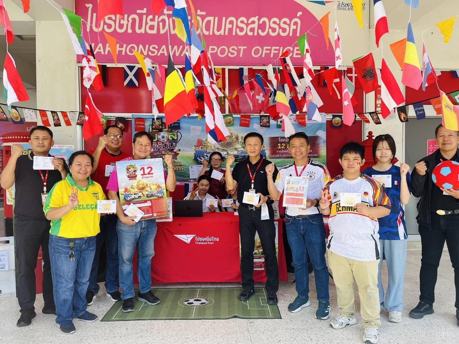 ส่องปรากฏการณ์ทั่วไทย เมื่อฟุตบอลระดับโลก ปลุก 'ความหวัง' คนไทย ให้อะดรีนาลินกลับมาหลั่งอีกครั้ง ผ่าน "ไปรษณียบัตรและโปสต์การ์ดออนไลน์เชียร์ทีมแชมป์"