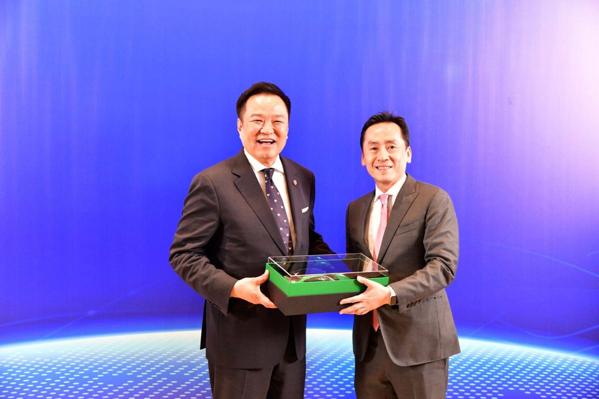 นายกรัฐมนตรีไทยพบปะหารือรองประธานกรรมการของเสียวหมี่ ณ นครเฉิงตู สาธารณรัฐประชาชนจีน