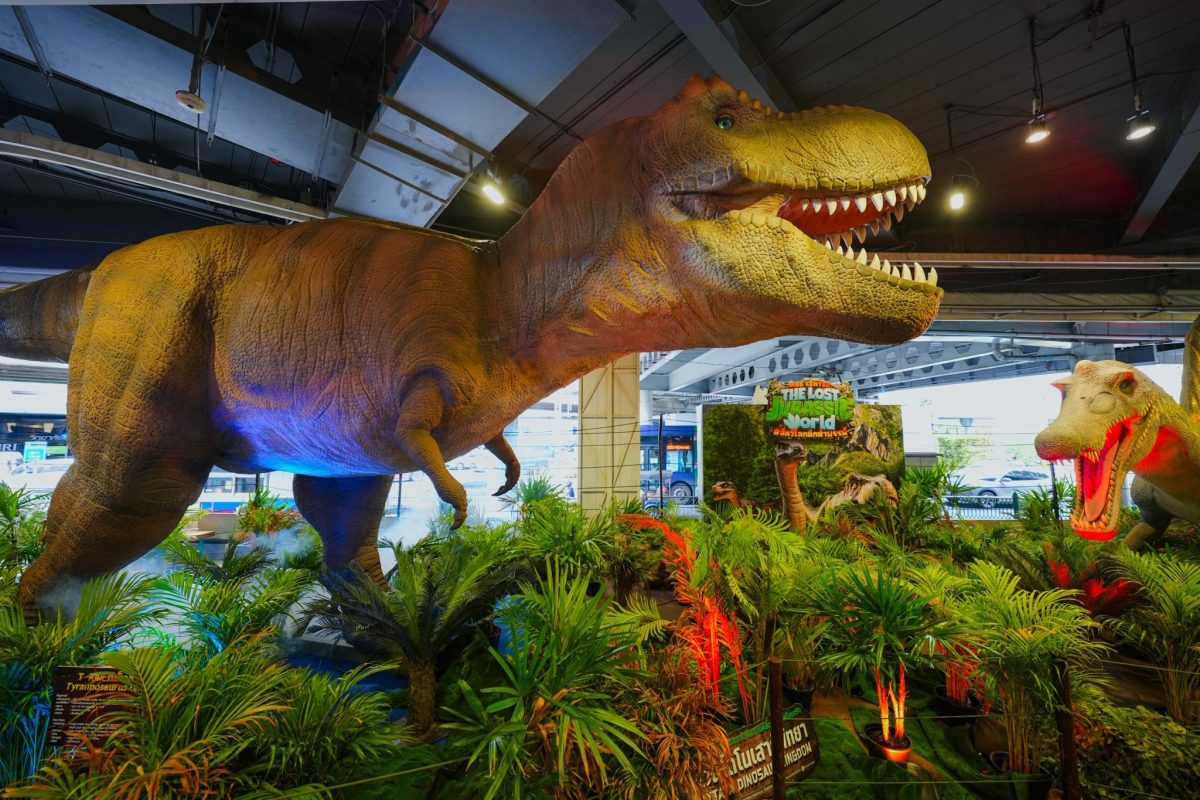 ชมฟรี! MBK CENTER THE LOST JURASSIC WORLD กองทัพไดโนเสาร์ยักษ์บุกเอ็ม บี เค เซ็นเตอร์