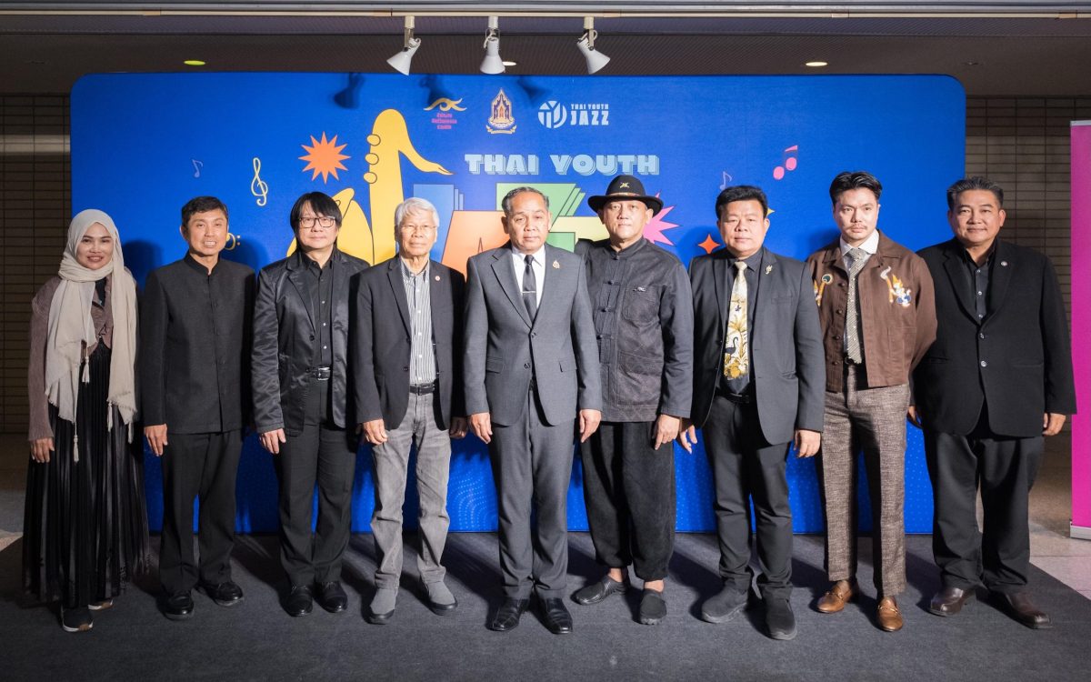 กระทรวงวัฒนธรรมต่อยอด Soft Power ผ่าน "ผ้าไทย-ดนตรี-แฟชั่น" เปิดพื้นที่วง Thai Youth Jazz สวมชุดผ้าไทยร่วมสมัยโดย "เอก ทองประเสริฐ"