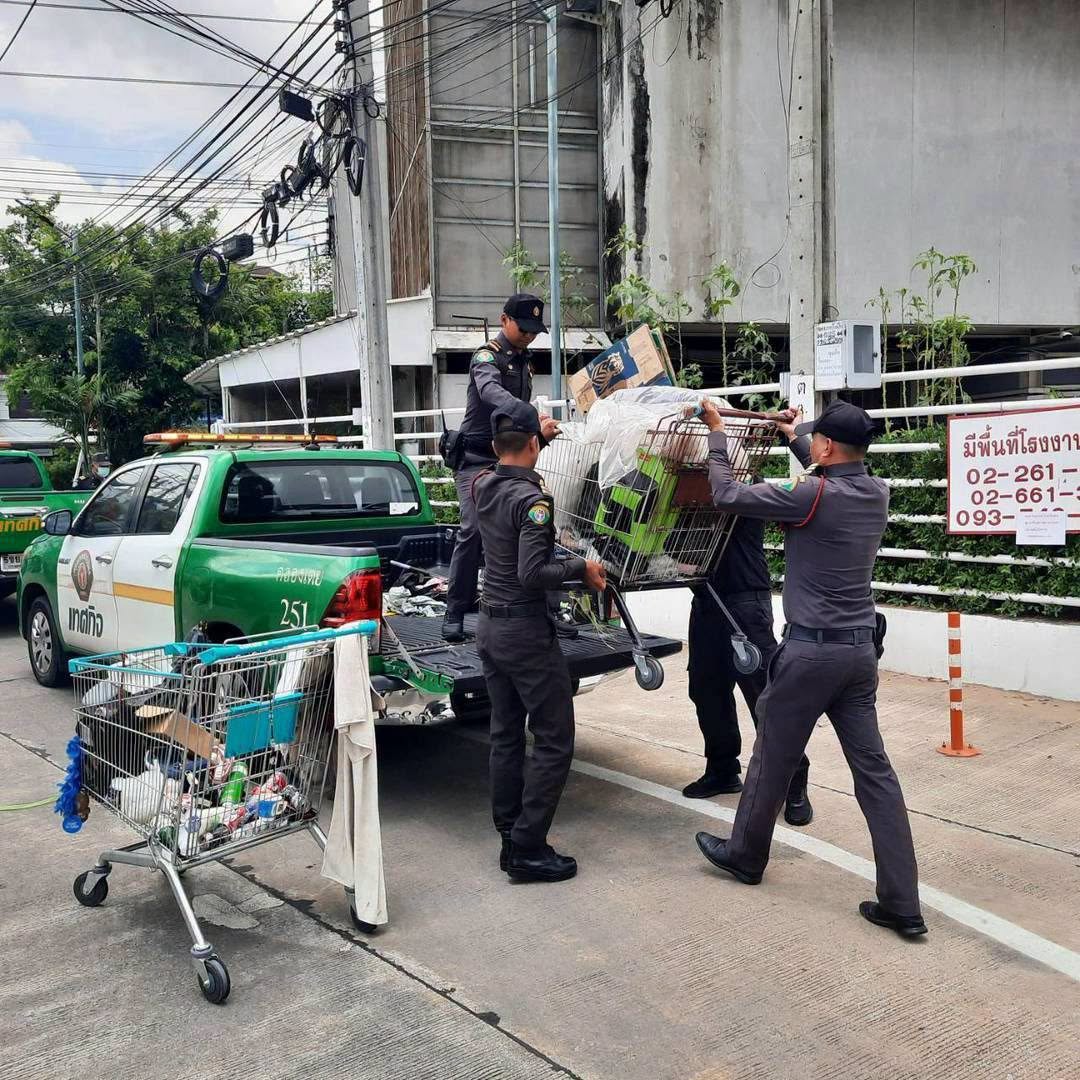 เขตคลองเตย คุมเข้มจัดระเบียบพื้นที่สาธารณะ ดูแลคนไร้บ้าน ประสานช่วยเหลือสู่ "บ้านอิ่มใจ"