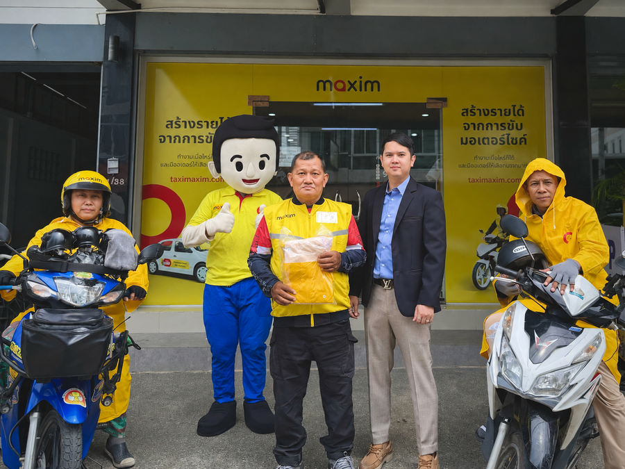 Maxim เดินหน้าดูแลพาร์ตเนอร์คนขับช่วงฤดูฝนอย่างต่อเนื่อง มอบเสื้อกันฝน-ฟรีค่าคอมฯ 24 ชั่วโมง เสริมความพร้อมทั่วประเทศ