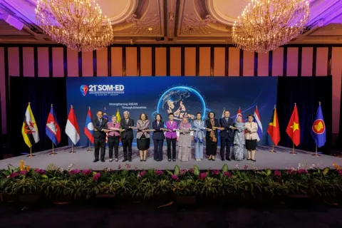 มูลนิธิอาเซียนเปิดตัวโครงการ AI Ready ASEAN Powered by AI Opportunity Fund: Asia-Pacific หลังได้รับการรับรองจาก SOM-ED พร้อมมุ่งเสริมทักษะ AI เชิงปฏิบัติให้แก่นักเรียนกว่า 1.7 ล้านคนทั่วภูมิภาค