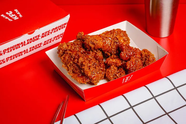 KFC ประเทศไทย ส่งแคมเปญเอาใจสายเกา ชวนแฟนๆ มาอินในแบบของคุณ แค่มี "ไก่กรอบโซลฮอต" พร้อมพาประสบการณ์ติ่งสายเกาไปให้สุด ที่ร้าน KFC ทั่วประเทศ เริ่มต้นเพียง 49 บาท ถึง 28 ตุลาคมนี้เท่านั้น