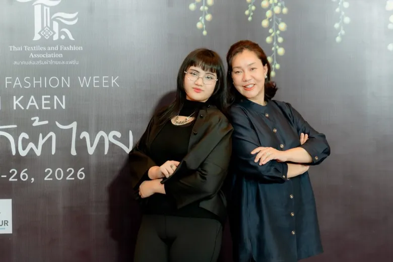 "ไมก้า" ดีไซเนอร์ Gen Z วัย 17 จับมือ แบรนด์ "Chayanna" พัฒนา มูเตลู ตีความความเชื่อผ่านแฟชั่นผ้าไหม