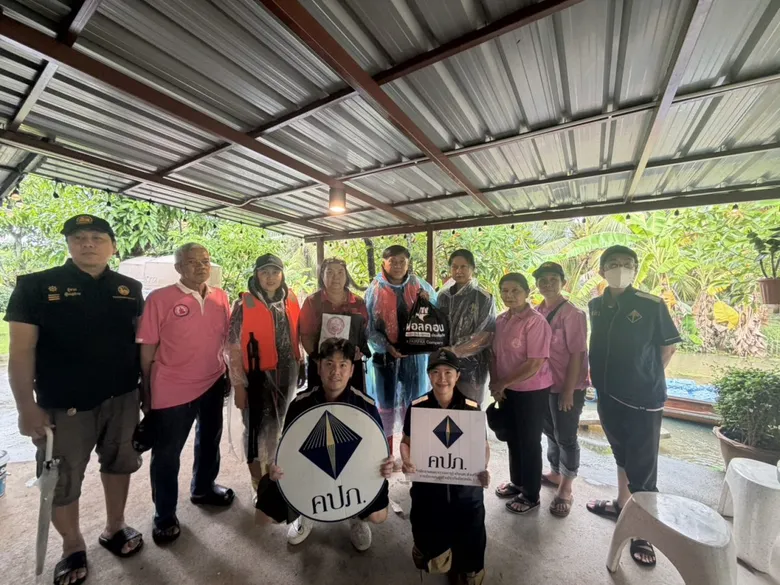 ฟอลคอนประกันภัย ร่วมกับ คปภ. ภาค 7 (นครปฐม) และศูนย์คุ้มครองและเสริมสร้างคุณภาพชีวิตจังหวัดราชบุรี (ศคส.รบ.) ลงพื้นที่เร่งช่วยเหลือผู้ประสบภัยน้ำท่วม อ. ดำเนินสะดวก จ. ราชบุรี