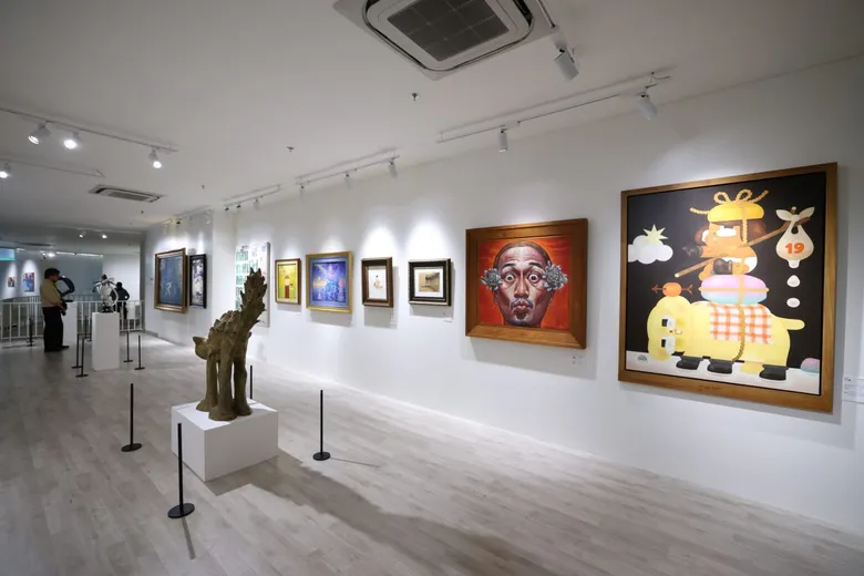 เปิดไฮไลต์ห้ามพลาด "art bangkok 2026 — The First Chapter"? รวมผลงานเด่นและประสบการณ์ศิลปะจากไทยและต่างประเทศไว้ในที่เดียว