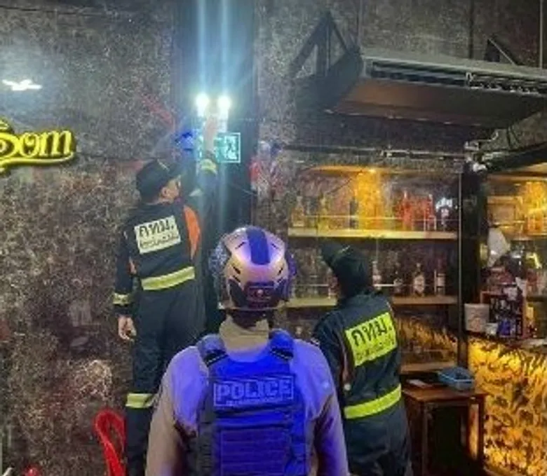 เขตพระนคร ผนึกกำลังหน่วยงานลุยตรวจสถานบันเทิงย่านถนนข้าวสาร สร้างความเชื่อมั่นและความปลอดภัยให้นักท่องเที่ยว