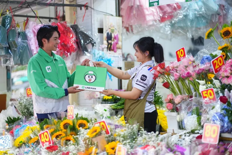 "ปากคลองไม่มีวันตาย" LINE MAN MART เชื่อมร้านดอกไม้ไทยสู่ยุคดิจิทัล เพิ่มช่องทางขายผ่านเดลิเวอรี พร้อมเผยหมวดดอกไม้และของไหว้โต 1.5 เท่า