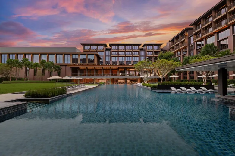 เปลี่ยนวันหยุดธรรมดาให้เป็นช่วงเวลาพิเศษ แพ็กเกจ "Suite Celebration" Courtyard by Marriott Bangkok Suvarnabhumi Airport