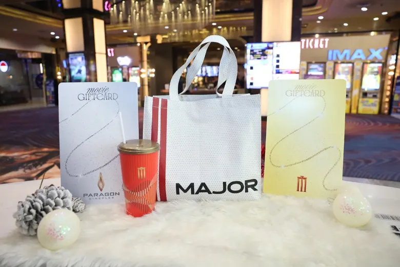 เมเจอร์ ซีนีเพล็กซ์ กรุ้ป เปิดตัว "MOVIE GIFT CARD 2027" ของขวัญสุดเอ็กซ์คลูซีฟ แทนความรู้สึกดี ๆ ในทุกโอกาส ซื้อ 2 ใบ รับพรีเมียมลิมิเต็ด "กระเป๋าจากจอหนัง"