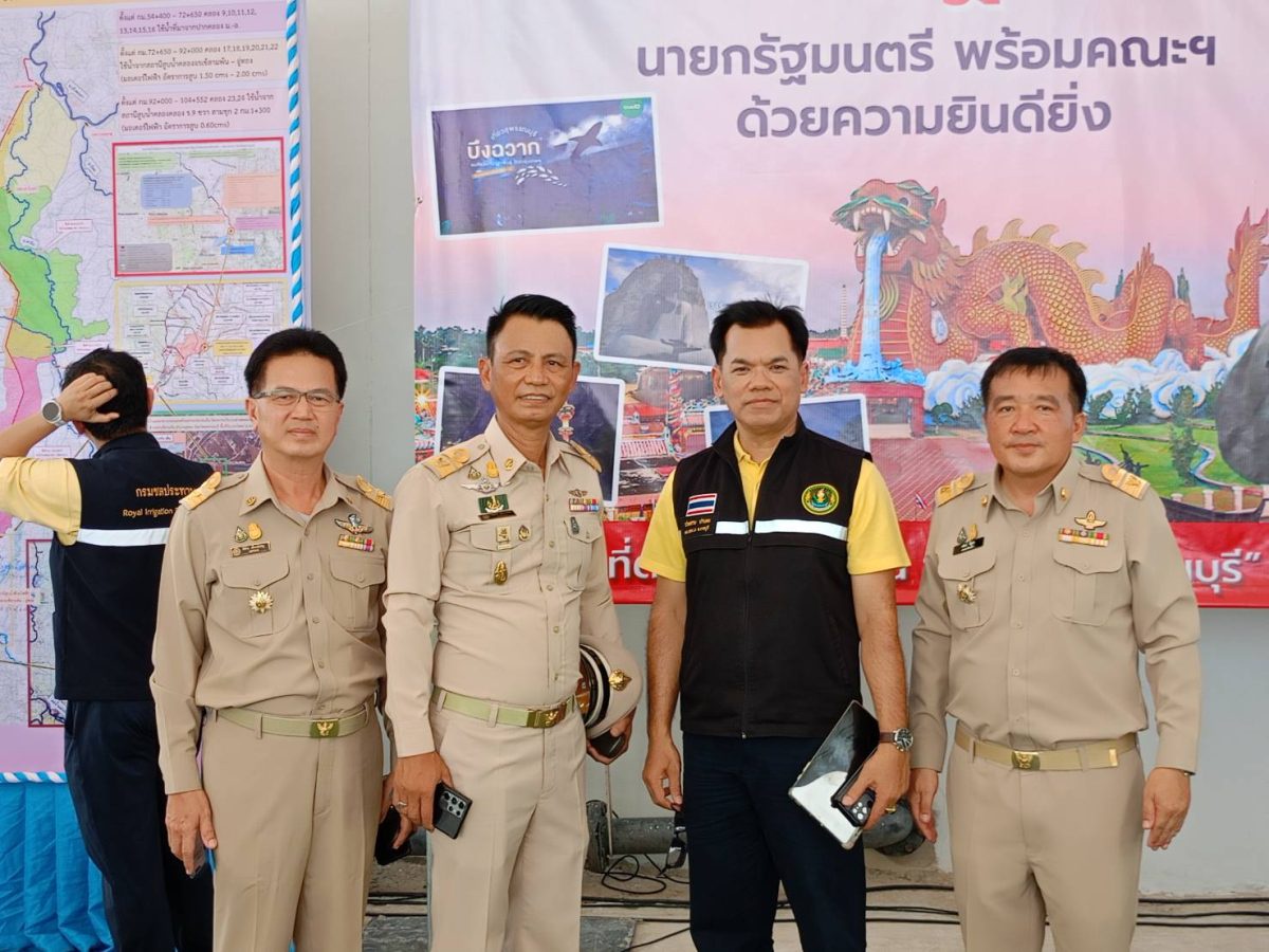 เกษตรเขต 2 ร่วมต้อนรับนายกรัฐมนตรีติดตามงานประตูระบายน้ำและอาคารประกอบฯ โครงการปรับปรุงฝายคลองระบายจรเข้สามพัน จังหวัดสุพรรณบุรี