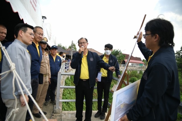 กรมโยธาธิการฯ ลงพื้นที่ร่วมกับ รมต.ประจำสำนักนายกรัฐมนตรี ติดตามการก่อสร้างเขื่อนป้องกันตลิ่ง แก้ปัญหาน้ำท่วมเพชรบุรี